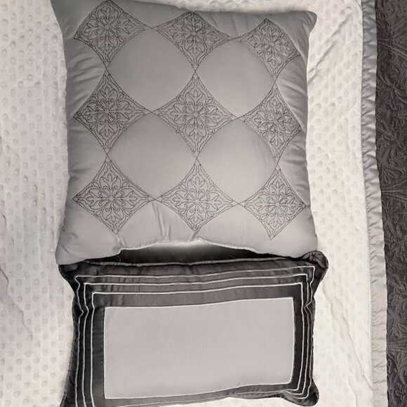 Accent Pillows (2) & 2 King Size Pillow Shams / 4 Piece Set - Picture 1 of 7